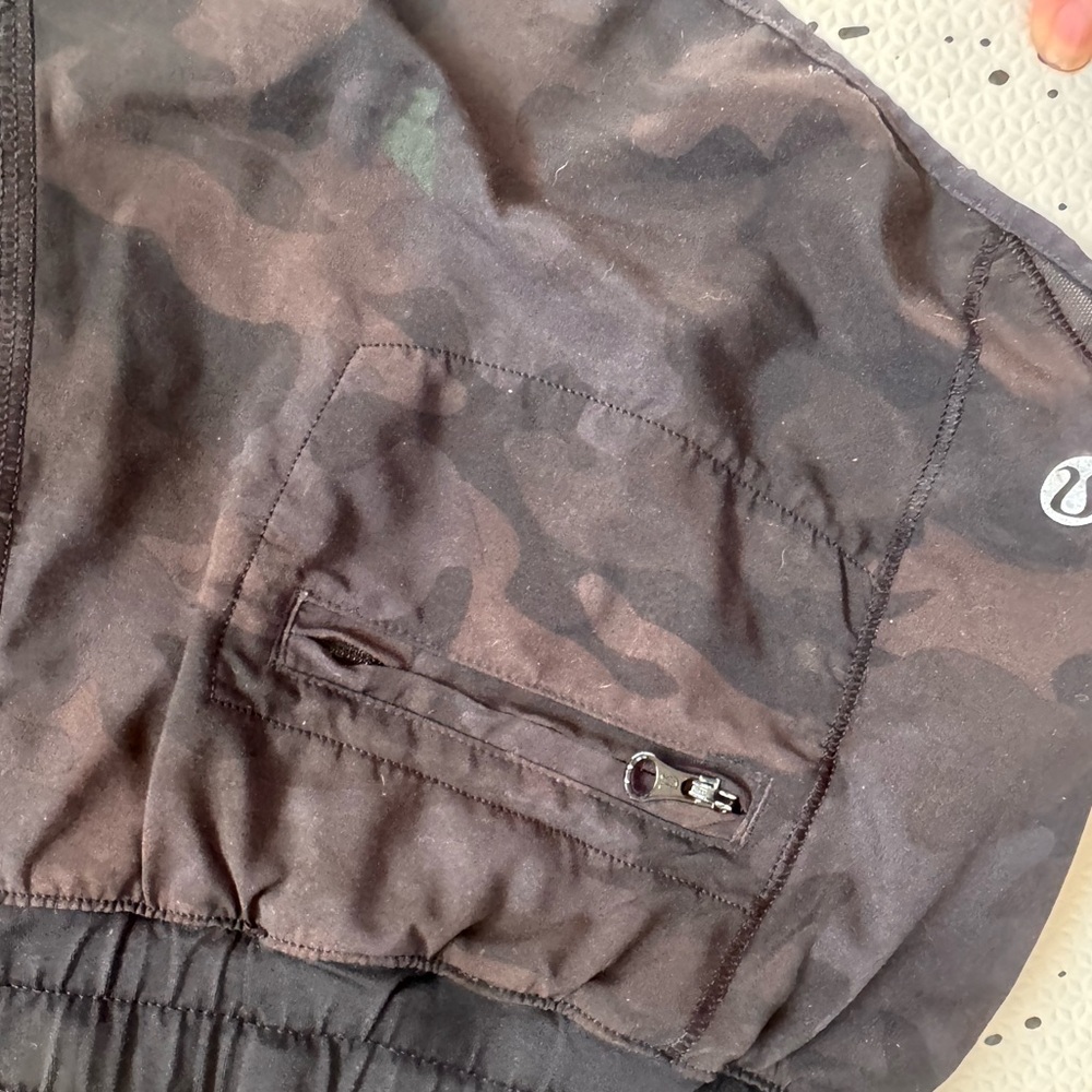 lululemon Women's Black Camo Shorts - Picture 5 of 6